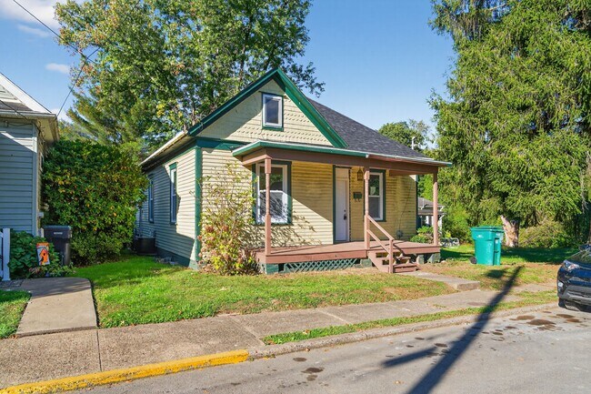 Building Photo - 115 Martin St