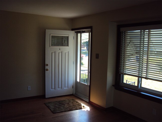 Building Photo - 10337 Little Flower Ln