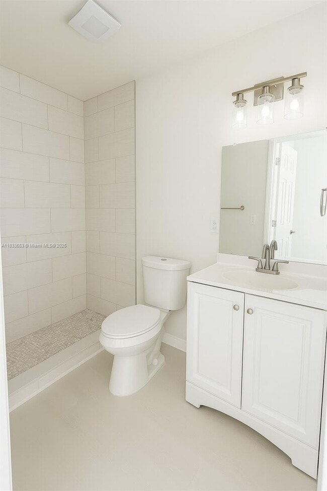 Building Photo - 2305 Tamarind Dr