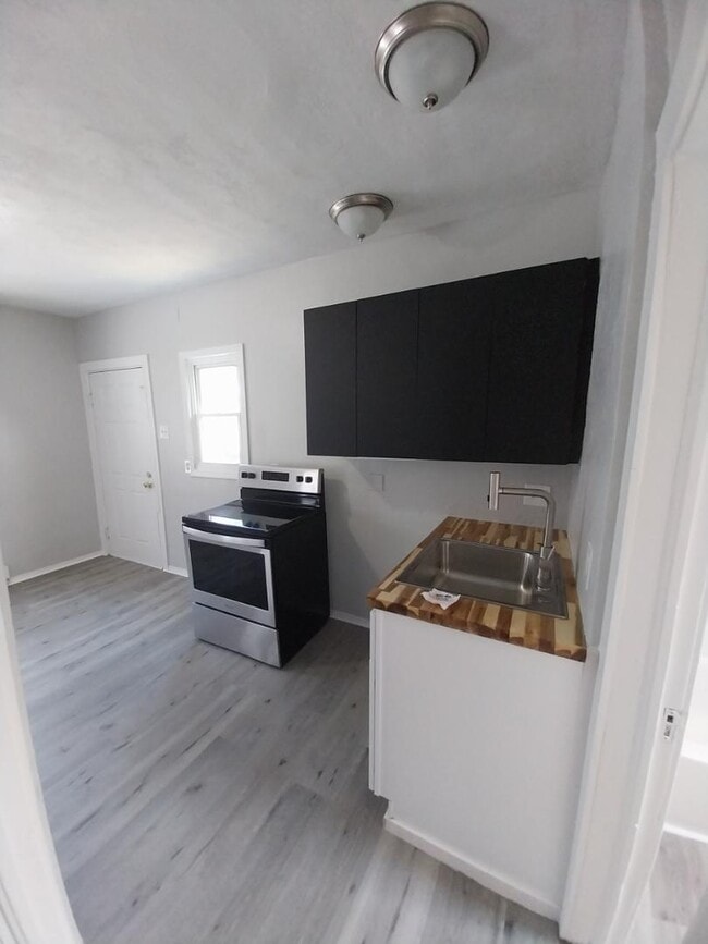 Building Photo - 1285 W 91st St