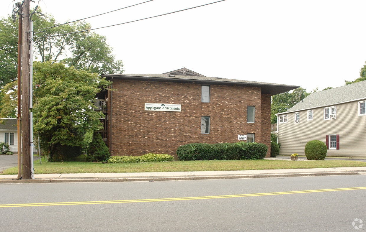 Building Photo - Applegate Apartments