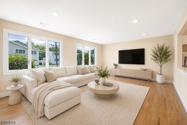 Building Photo - 137 Stefanic Ave
