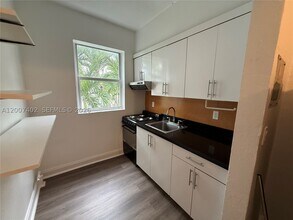 Building Photo - 320 80th St