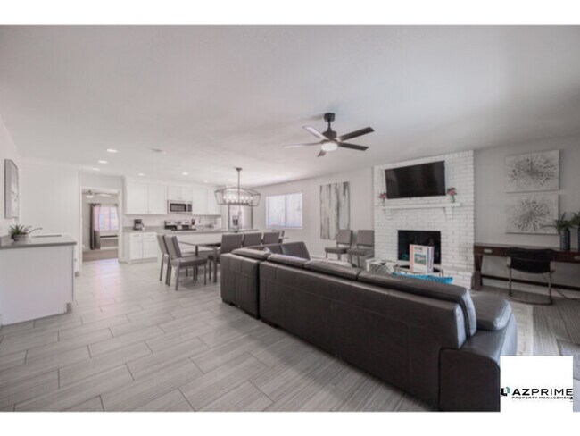 Building Photo - Fully-Furnished 4/3  Scottsdale Retreat wi...