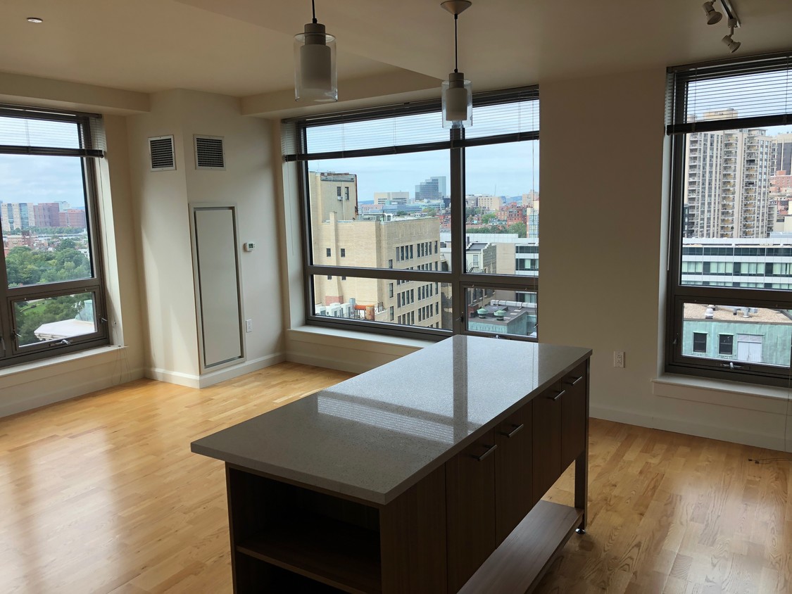 Foto principal - 655 Washington St