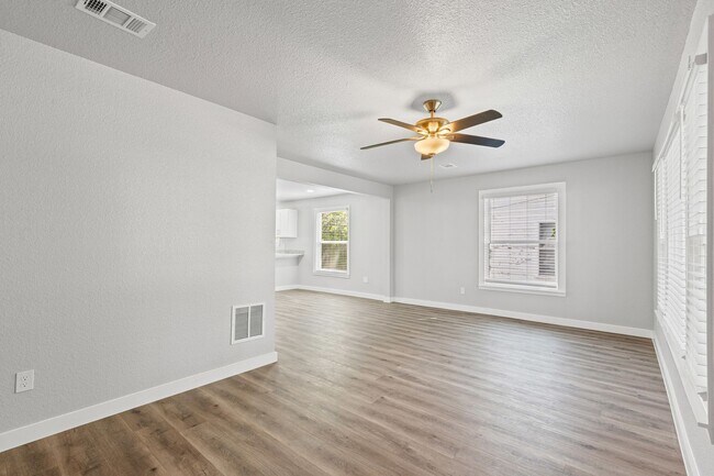 Foto del edificio - Charming in Cleburne!
