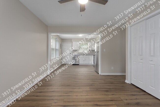 Foto del edificio - 3937 Springfield St