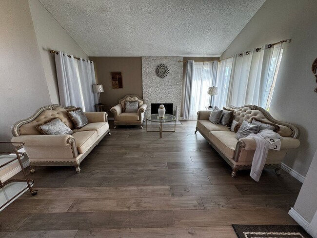 Foto del edificio - 4 Bedroom in Spring Valley