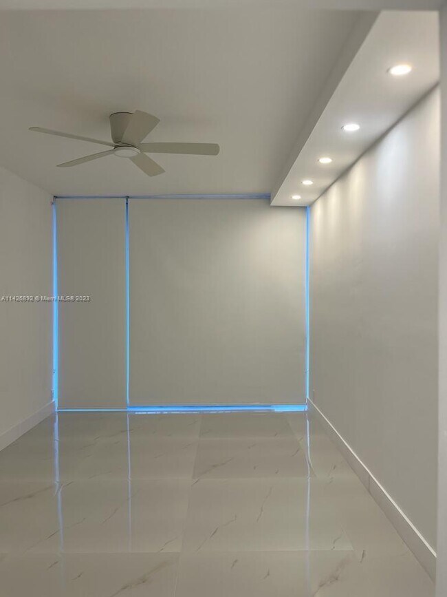 Foto del edificio - 7601 E Treasure Dr