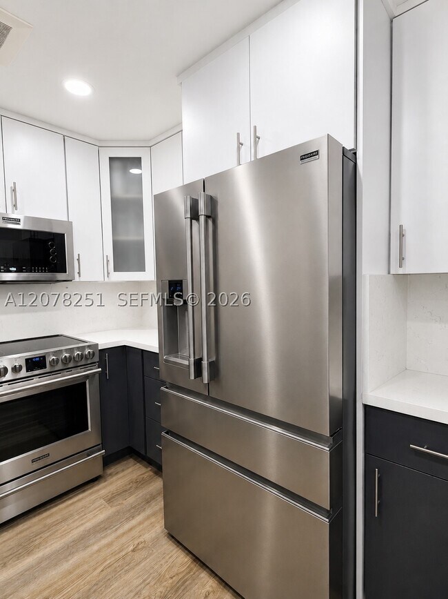 Building Photo - 3295 Cocoplum Cir