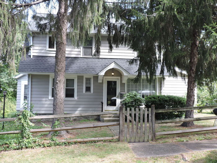 Primary Photo - 1544 Ferndale Ave