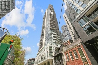 Building Photo - 77 Mutual St