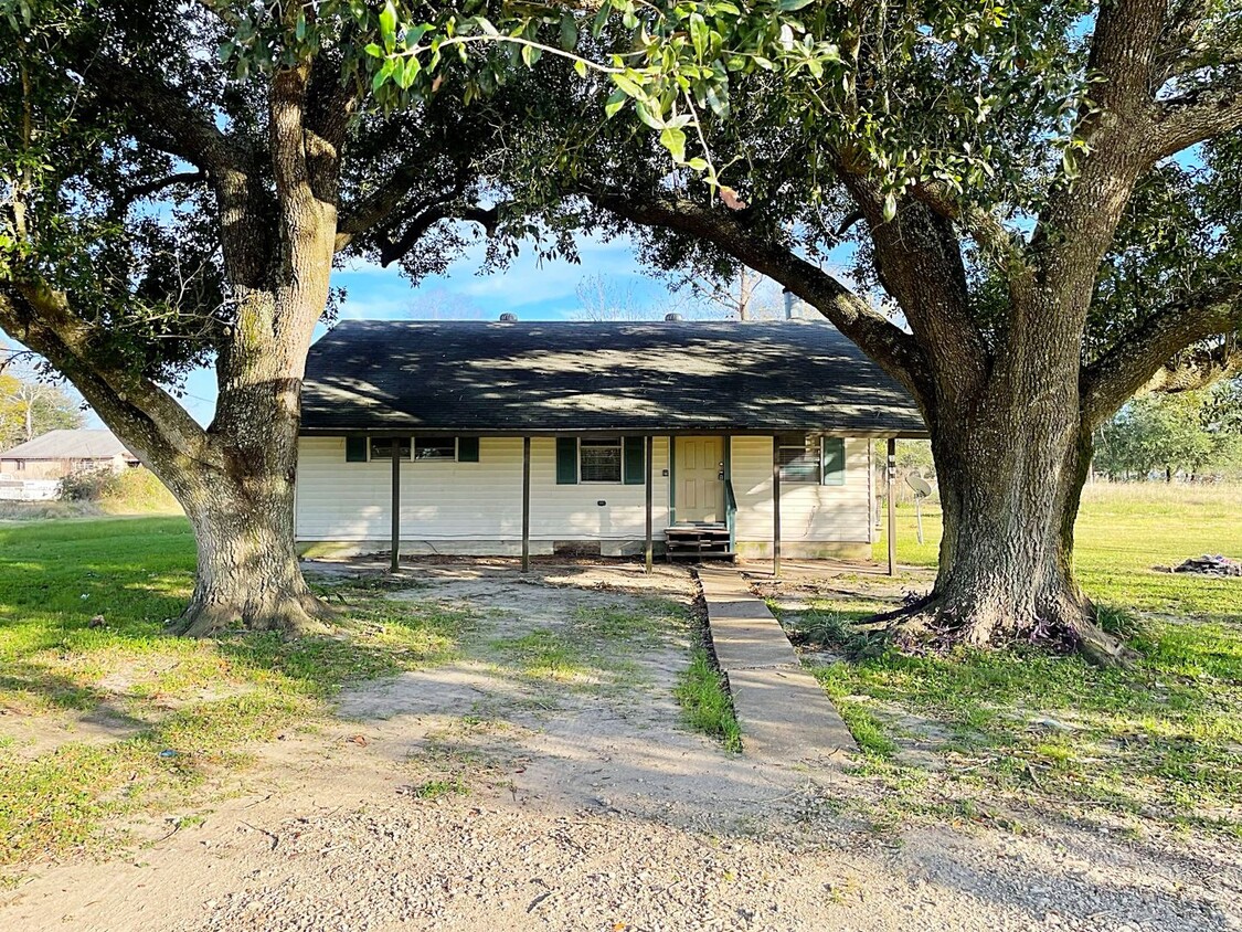 Foto principal - 272 Bertrand Rd, Beaumont, TX 77713