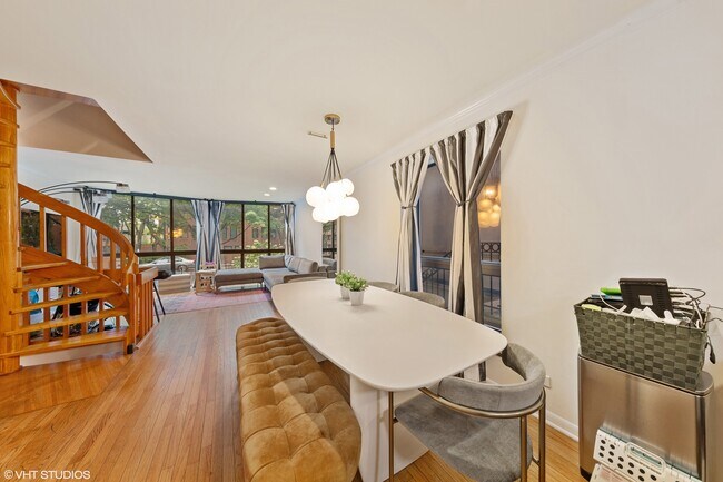 Foto del edificio - 1649 N Burling St