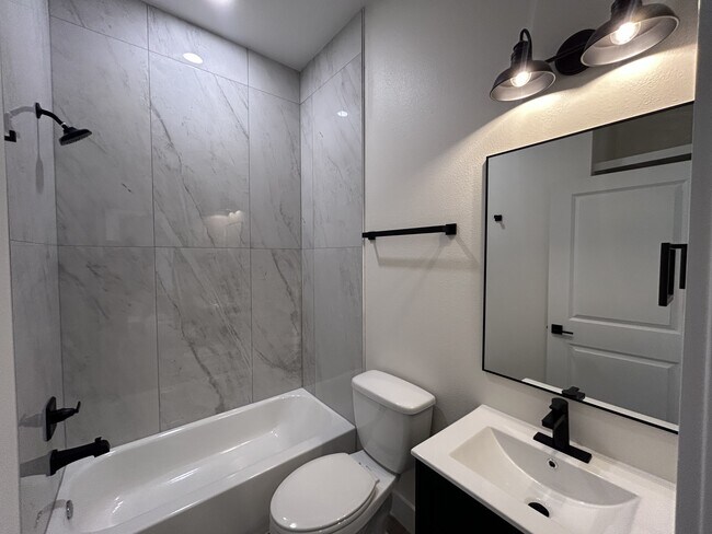 Foto del edificio - 3915 Rodeo Dr N