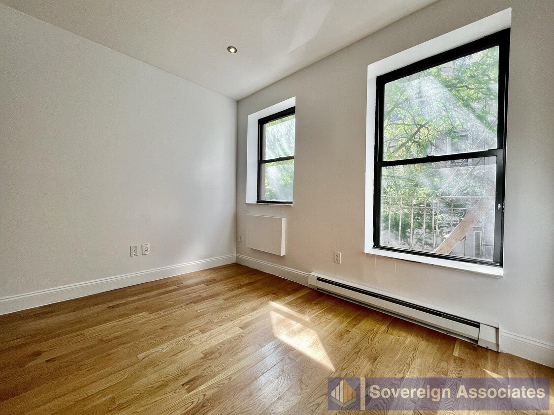 Primary Photo - 109 W 105th St
