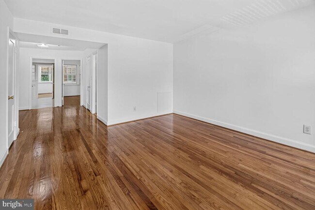 Foto del edificio - 7812 Tilbury St