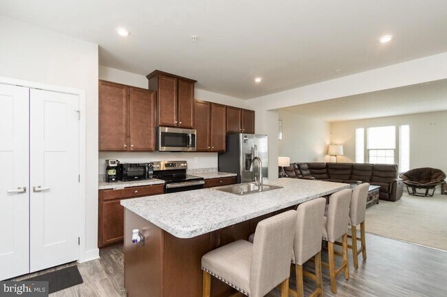 Building Photo - 10605 Brewerton Ln