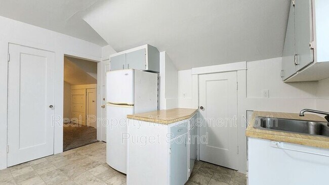 Building Photo - 1204 Wall St
