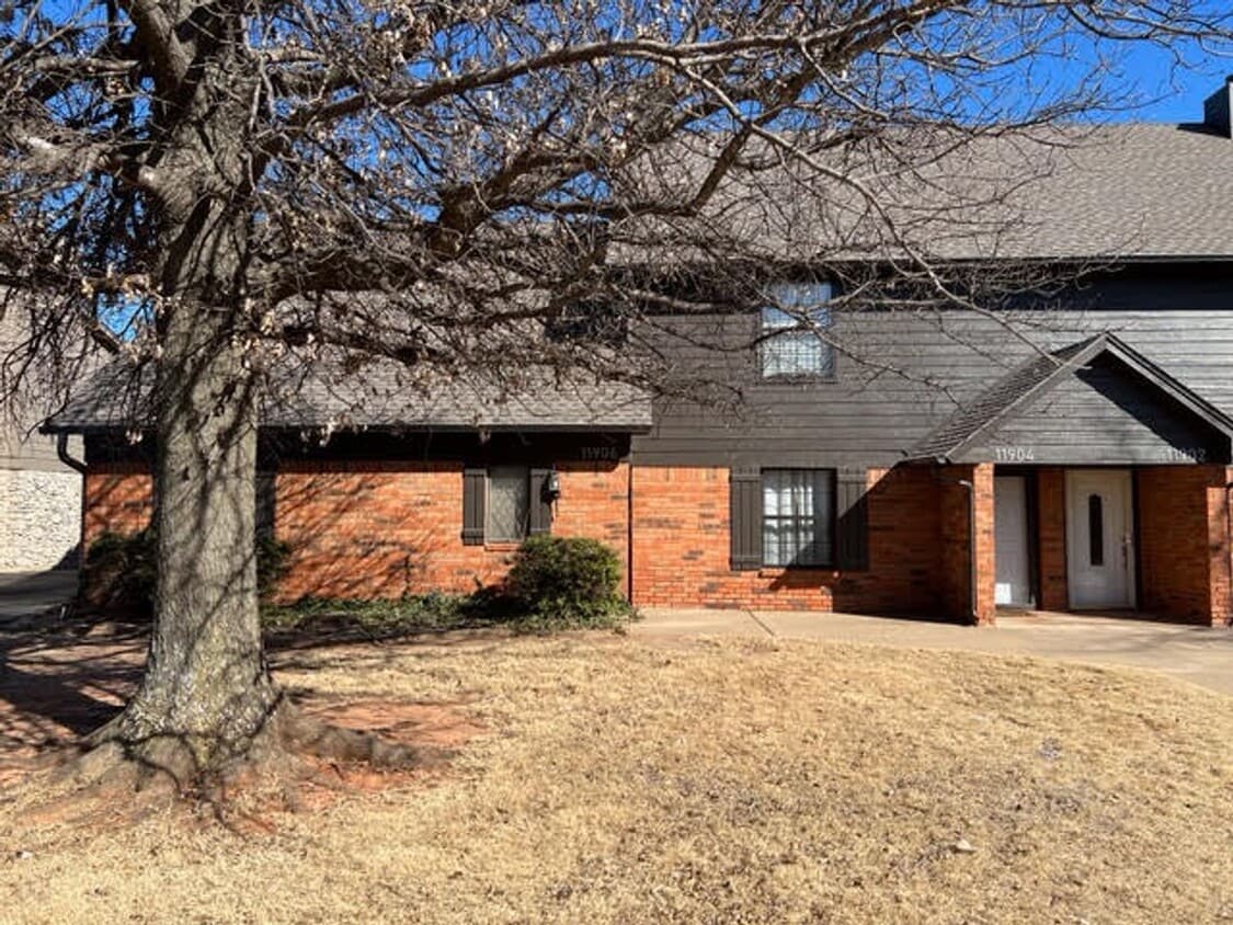 2 Masters - Lawn Care Provided - 3 bds/3 baths - 2 Masters - Lawn Care Provided - 3 bds/3 baths