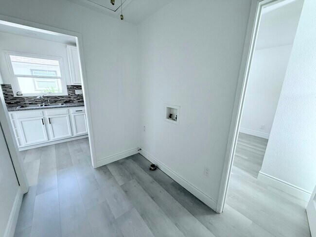 Foto del edificio - 231 E Nicolet St