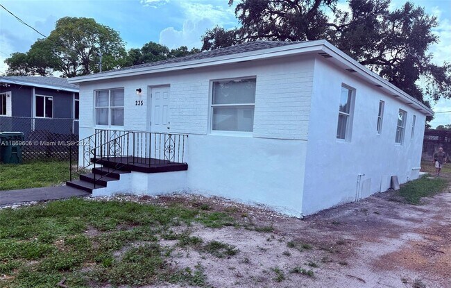 Foto del edificio - 235 NW 53rd St