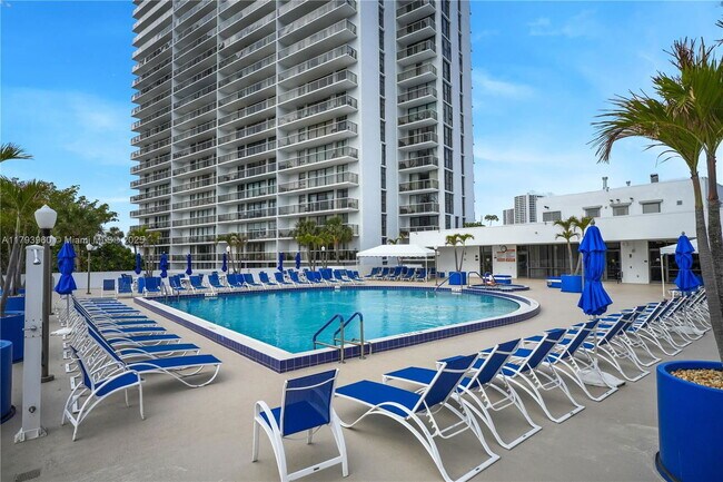 Foto del edificio - 3701 N Country Club Dr