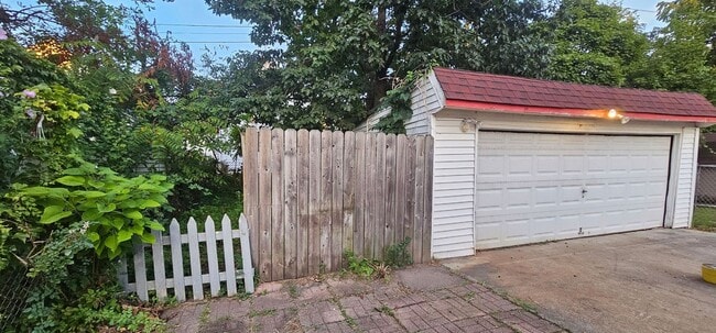 Foto del edificio - 3 Bed - 1.5 Bath - Single Family Home
