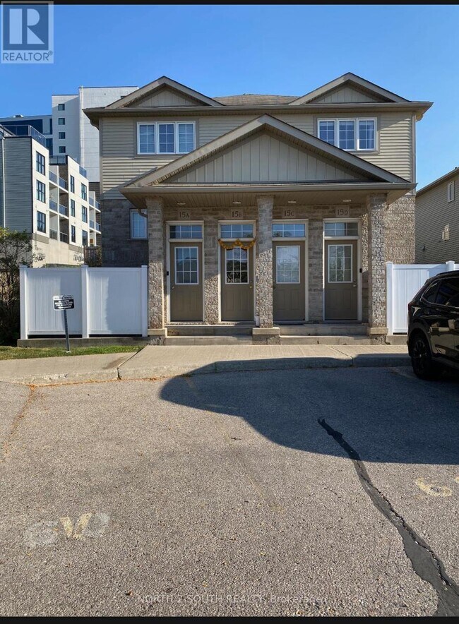 Building Photo - 240-240 Westmeadow Dr