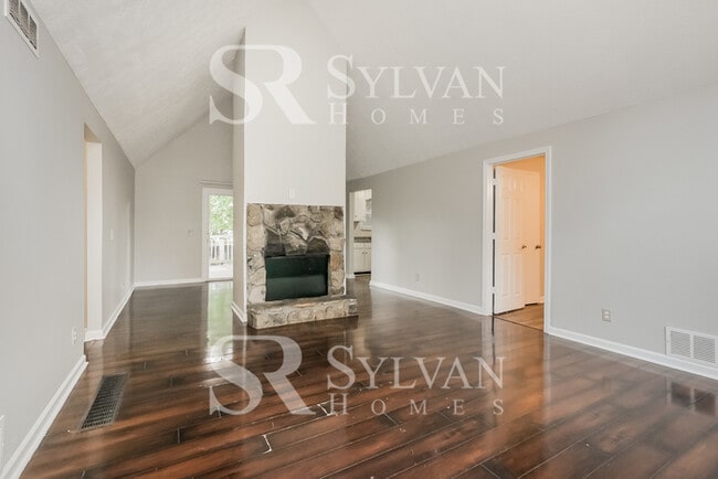 Building Photo - Enjoy living the good life in this 3BR 2BA...