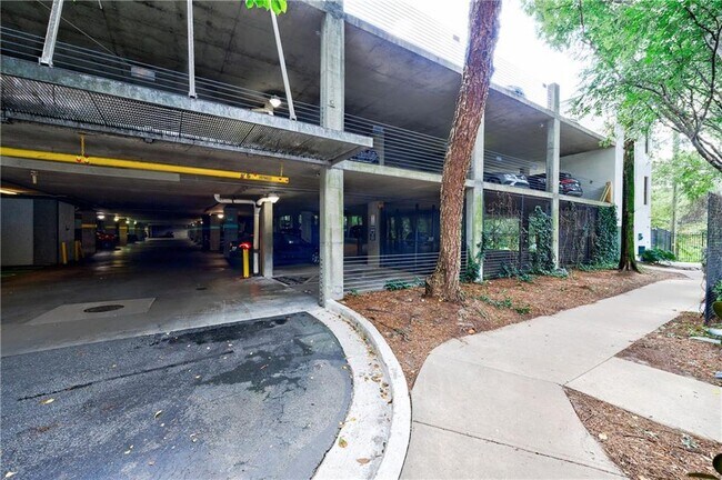 Building Photo - 400 Village Pkwy