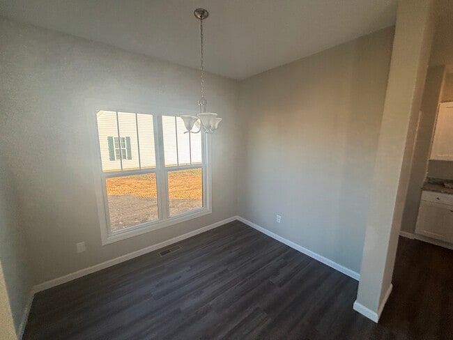 Building Photo - 150 Apache Ln