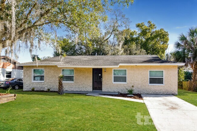 Building Photo - 1218 Windsor Cir