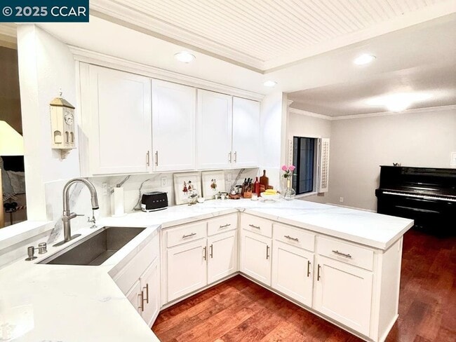Foto del edificio - 3666 Silver Oak Pl