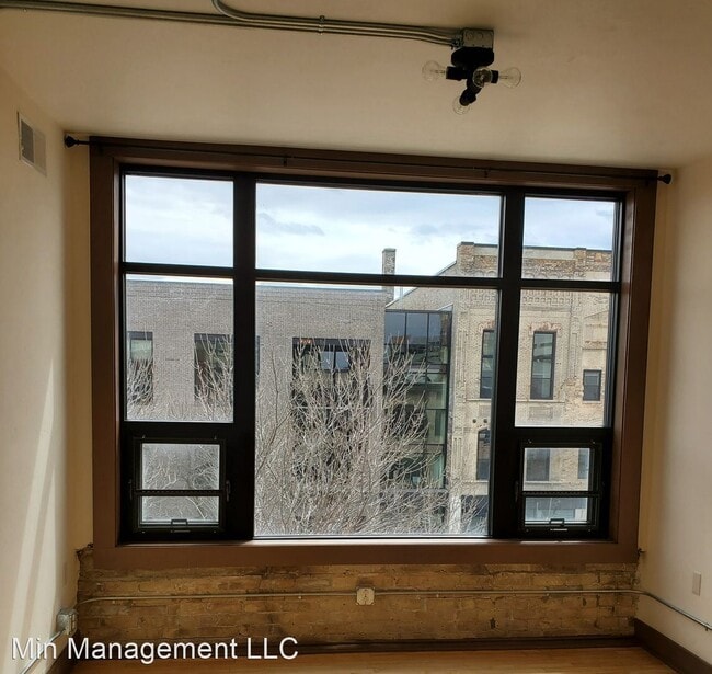 Building Photo - 204 E College Ave