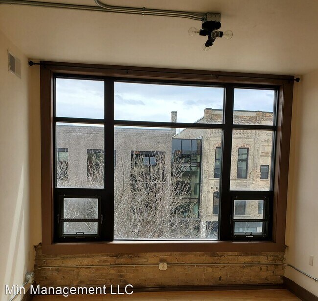 Foto del edificio - 206-206 E College Ave