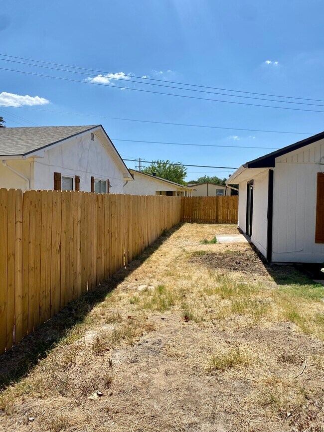 1026 Greg St, Azle, TX 76020 Townhome Rentals in Azle TX