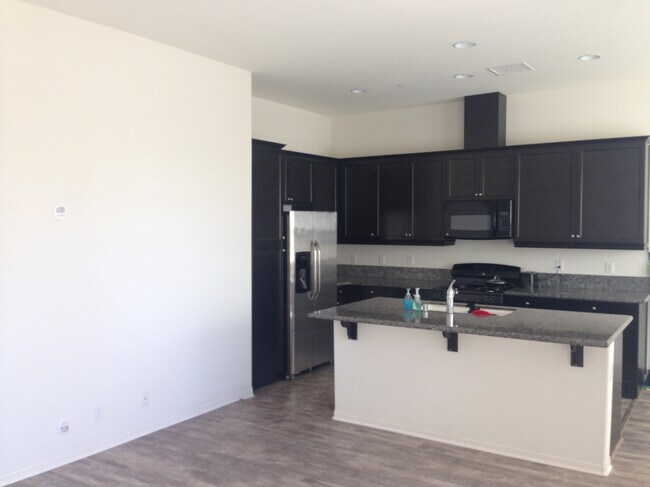 Building Photo - 5057 Waterview Way