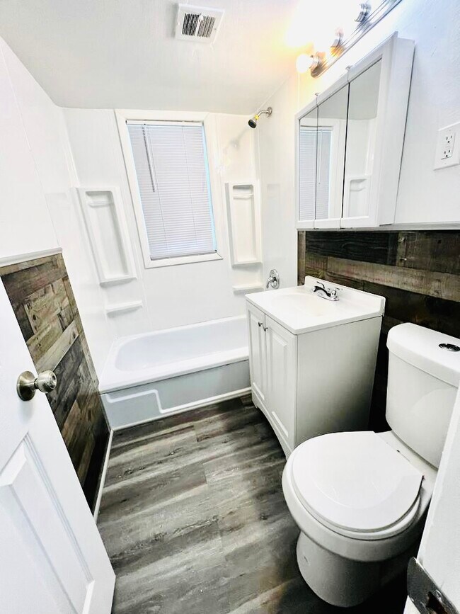 Foto del edificio - 1276 Cove Ave