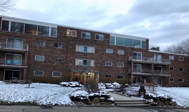 Building Photo - 6000 Nob Hill Dr