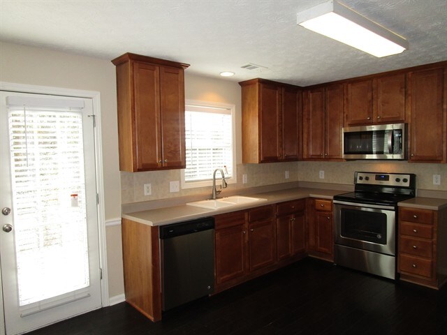 Foto del edificio - 3500 Watson Gate Rd