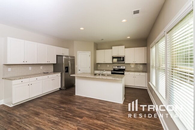 Building Photo - 411 Curlin Ct