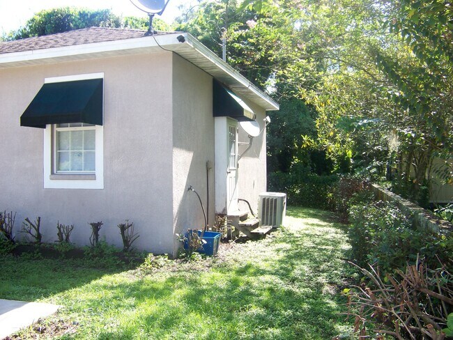 Building Photo - 2 Bedroom, 2 Bath home in Plant City