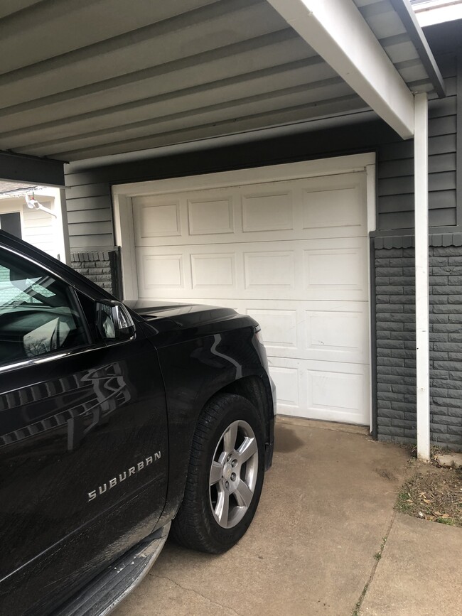 One car garage with spacious attic - 521 w Brock st