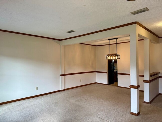 Building Photo - Stunning 3-bedroom Townhome in Heart of Vi...