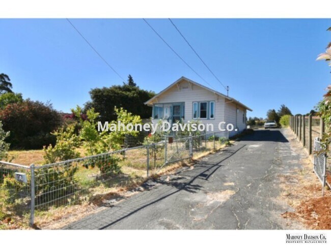 Building Photo - 1345 Eastman Ln