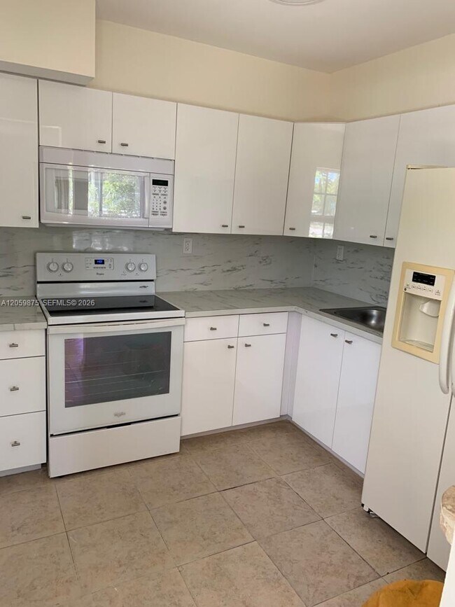 Foto del edificio - 1471 NE 170th St