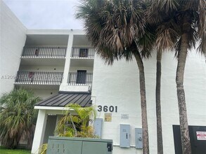 Building Photo - 3601 SW 117th Ct