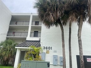 Building Photo - 3601 SW 117th Ct