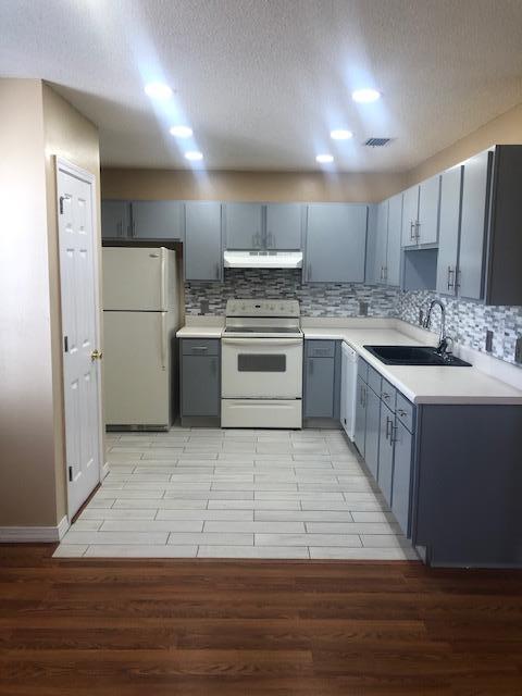 Foto del edificio - 9317 E River Dr